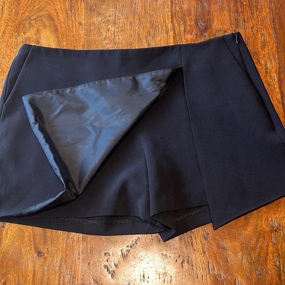 NWOT Size M - Zara Basic Collection Skort - Picture 3 of 8